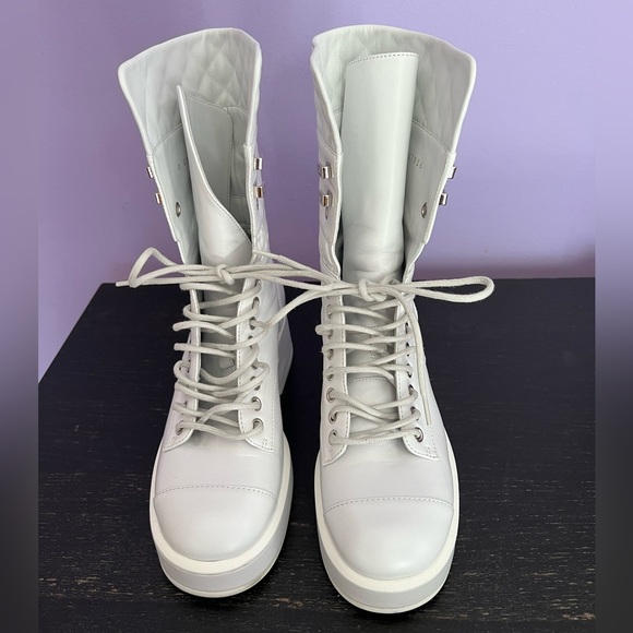 SOLD!!!Chanel white leather quilted combat 2021 collection lace up boots 35 - Picture 7 of 17